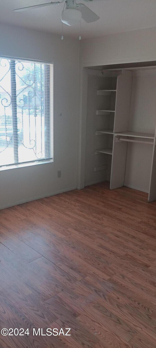 Foto del edificio - 5830 S Hillerman Dr