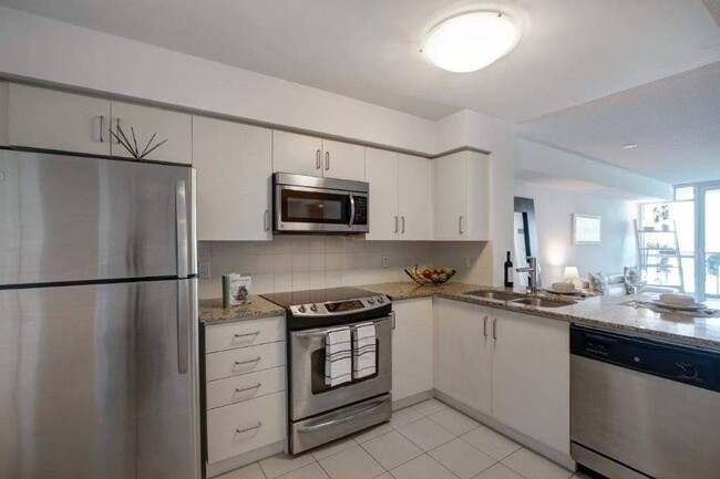 Building Photo - 215 Sherway Gardens Rd