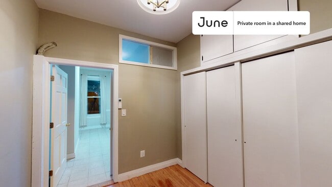 Building Photo - Room in Shared 5 bed/2 bath home