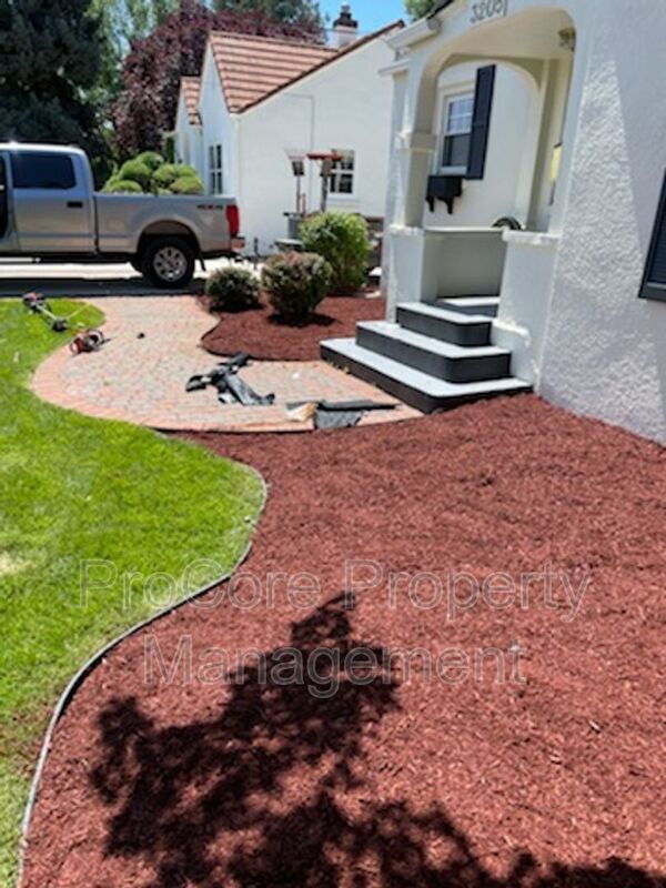 Building Photo - 3205 Crescent Rim Dr