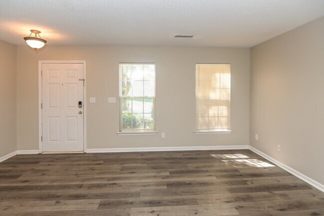Foto del edificio - 3126 Mallard Forest Dr