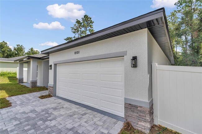 Building Photo - 8101 SW 132 Loop
