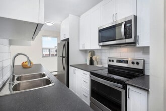 Building Photo - 4981 Bathurst St