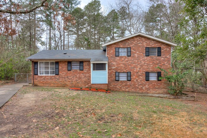 Building Photo - Beautiful Tri-Level Home