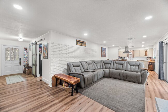 Foto del edificio - Spacious 3-Bedroom Home for Rent – Annaville Area