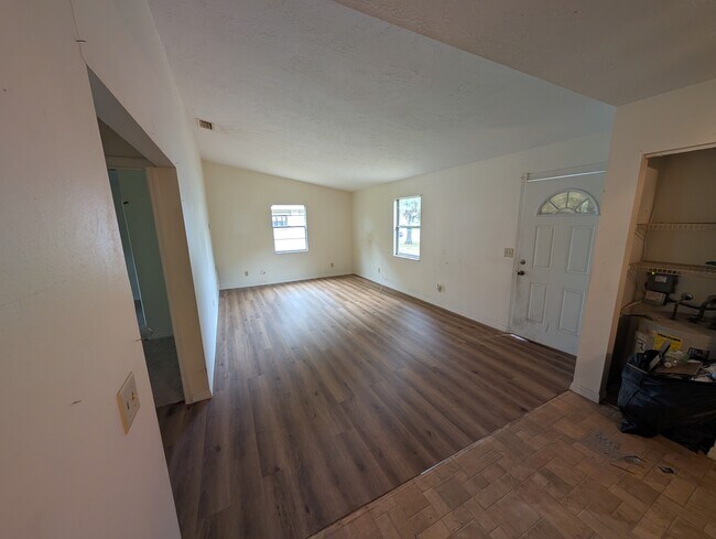 Foto del edificio - 11851 Illinois St