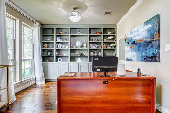 Foto del edificio - 16214 Canova Hill Ln