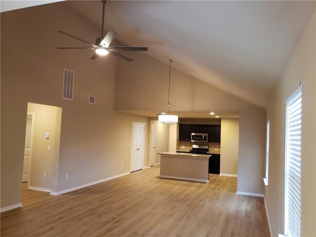 Foto del edificio - 14909 Custis Ln