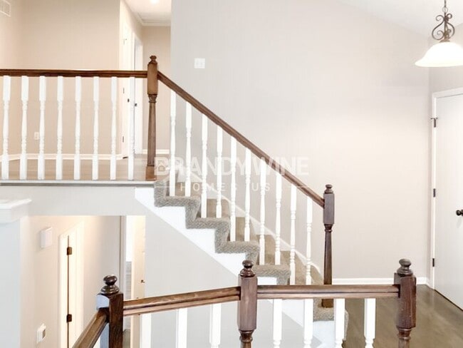 Building Photo - 105 Sumac St