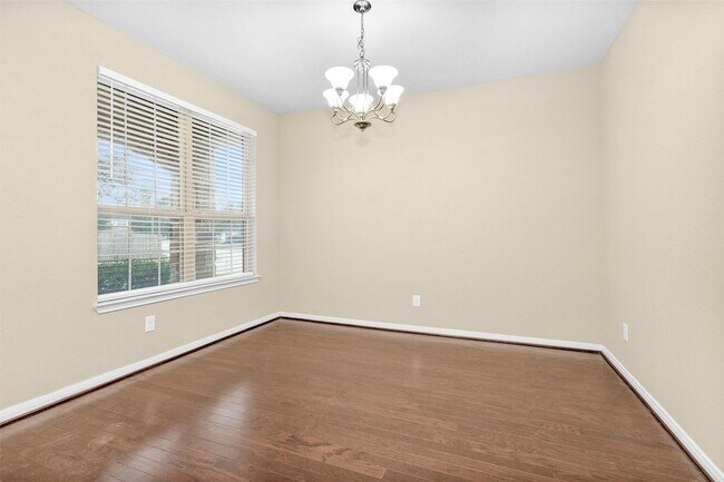 Foto del edificio - 13405 Clayton Lake Ln