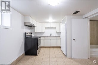 Building Photo - 203 E 15th St