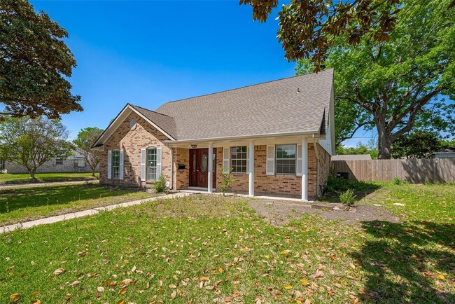 Building Photo - 9242 Rowan Ln