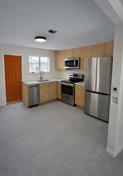 Building Photo - 2731 E Montecito Ave