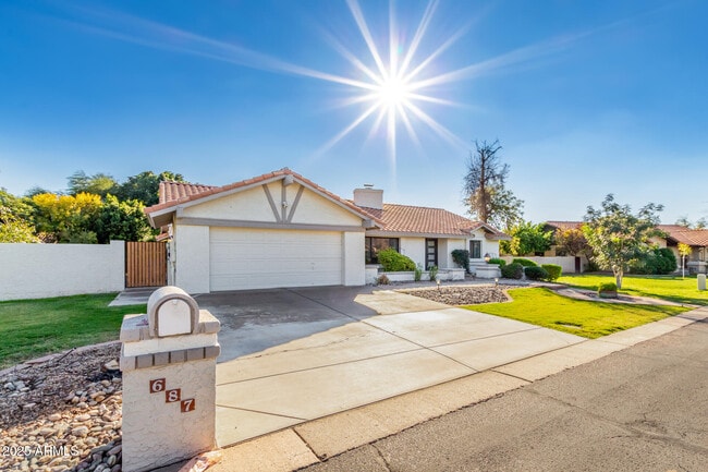 Foto del edificio - 687 E Park Ave