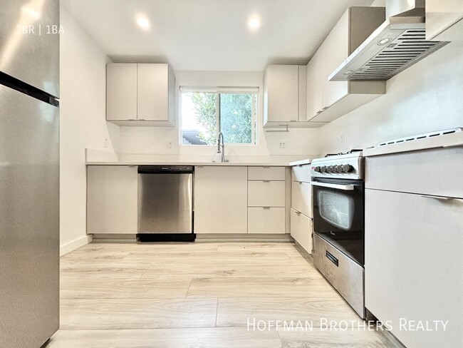 Building Photo - 1570 Yosemite Dr