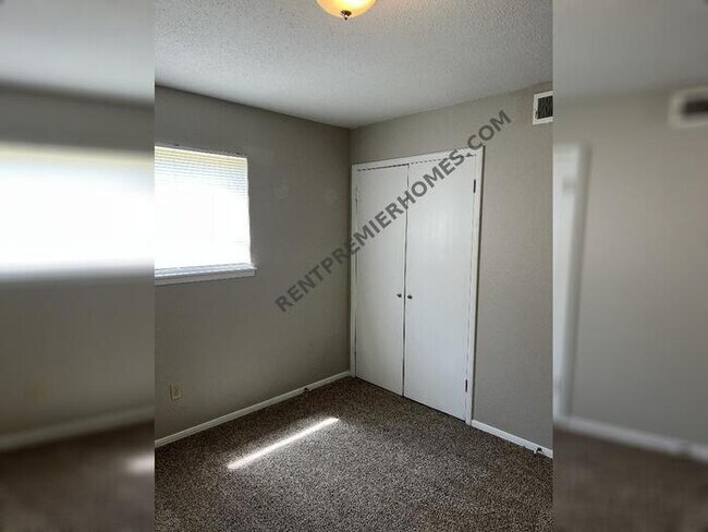 Foto del edificio - 924 NW 104th St