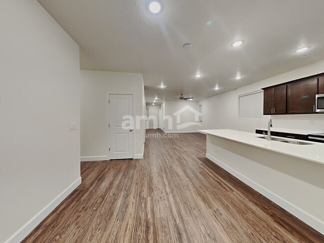 Foto del edificio - 4370 N Poplar St