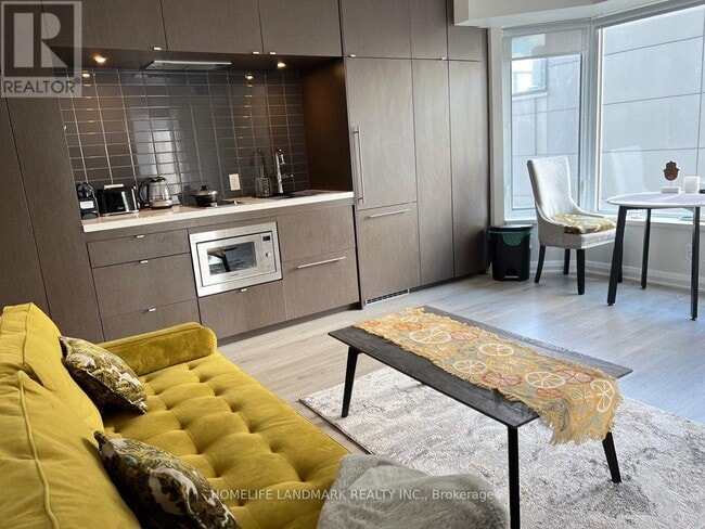 Photo du bâtiment - 155-1155 Yorkville Ave