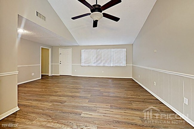Building Photo - 520 Avocado Cir