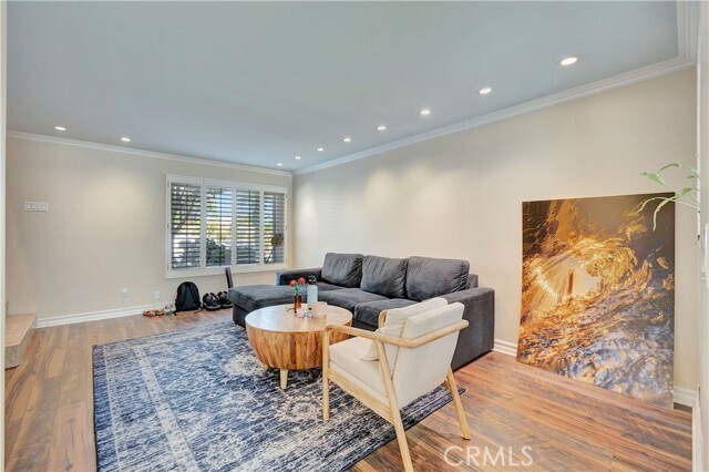 Building Photo - 700 W Walnut Ave