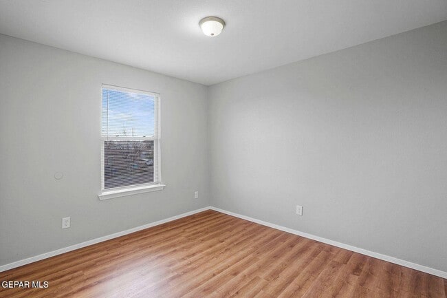 Foto del edificio - 6325 Geiger Ave