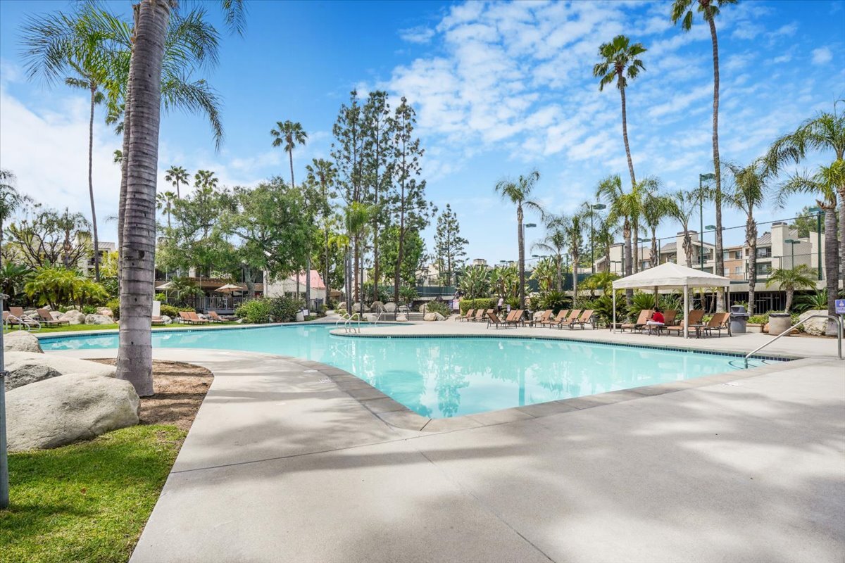 Foto principal - 21500 Burbank Blvd