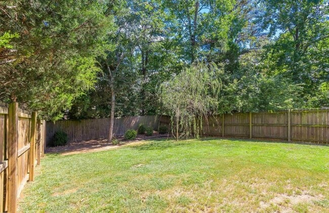 Building Photo - 100 Glenlea Ln