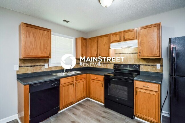 Building Photo - 4 Bedroom Pet-Friendly Home in Lithonia, GA with Main Street Renewal