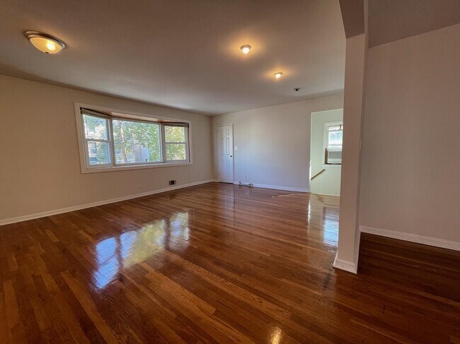 Foto del edificio - 99 Duncan Ave