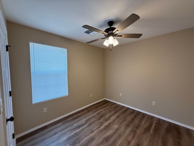 Foto del edificio - ***$2,095 until OCTOBER 15th***  BRAND NEW...