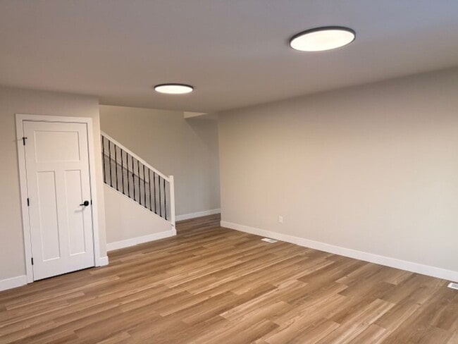 Building Photo - All Utilities Included in this 3 Bedroom South Anchorage Townhouse!