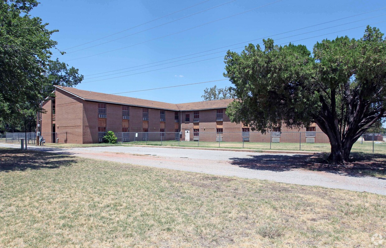 Life Skills Institution Apartments in Chickasha, OK
