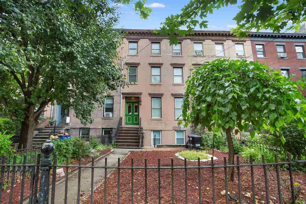 Primary Photo - 290 4th St