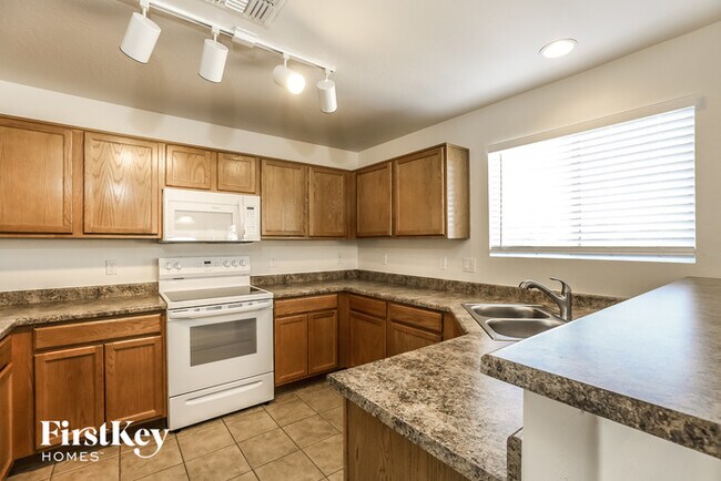Foto del edificio - 850 S 223rd Ln