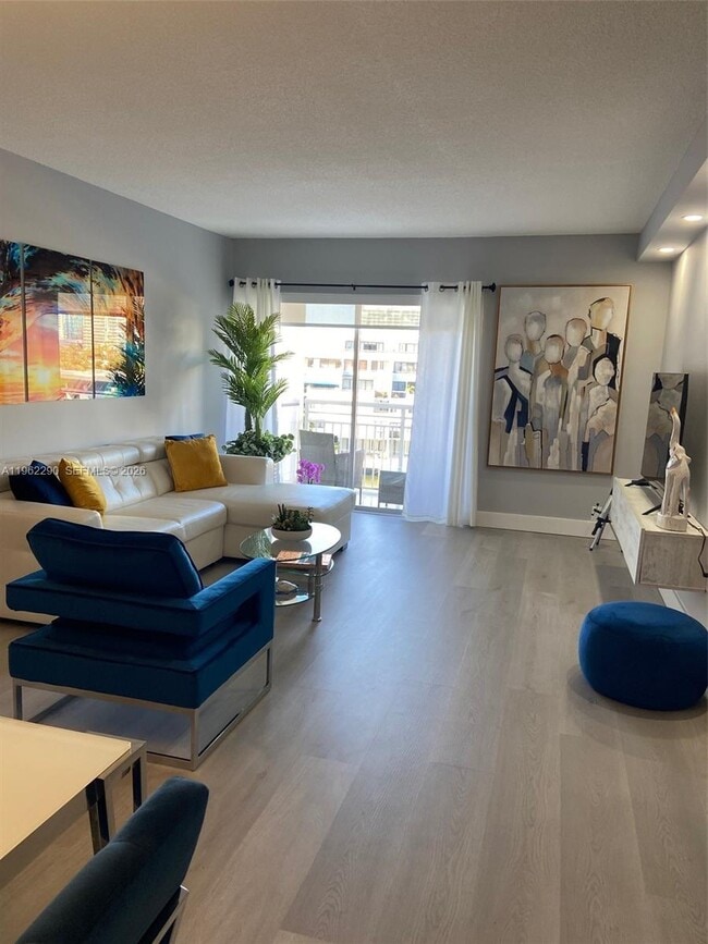 Foto del edificio - 400 Kings Point Dr