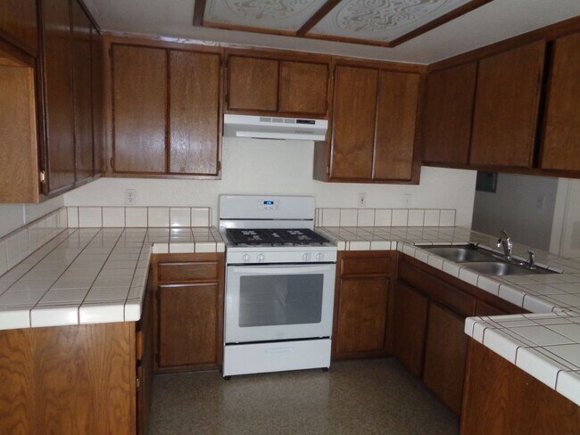 Building Photo - 2810 C Street unit G