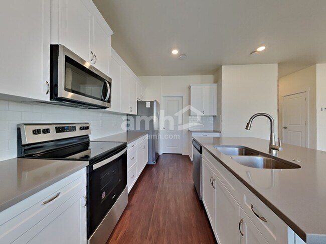 Building Photo - 9480 Clancey St