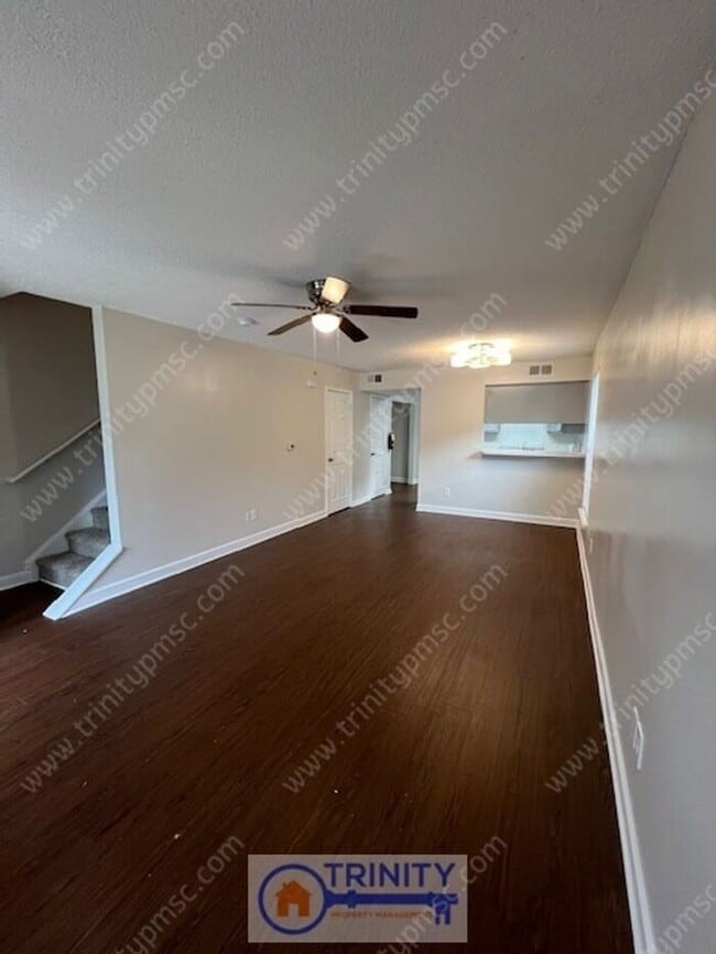 Building Photo - Cute TWO STORY Town Home!