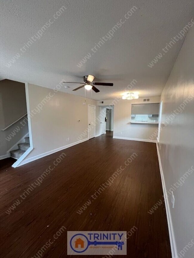 Foto del edificio - Cute TWO STORY Town Home!