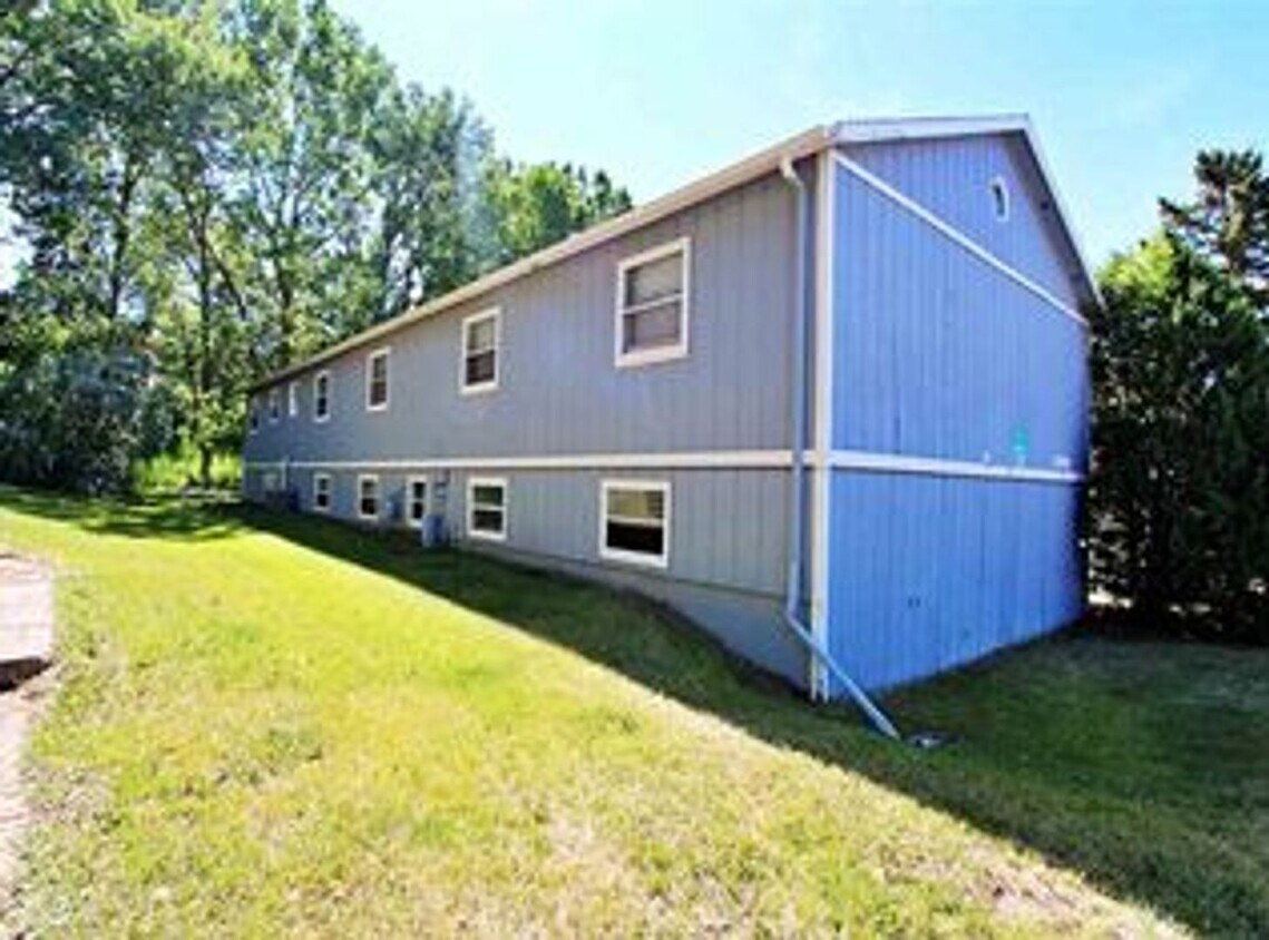 1320 13th St NW Unit E, Minot, ND 58703 Room for Rent in Minot, ND