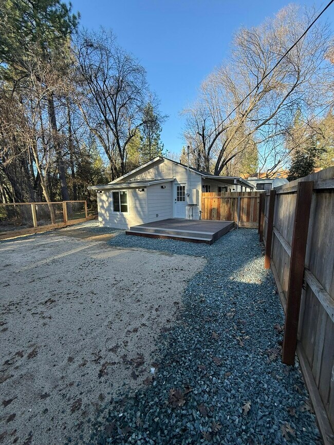 Foto del edificio - 204 Lambert Ln
