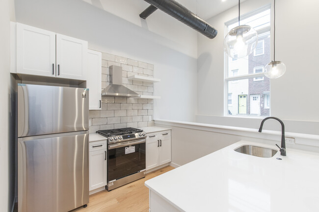 Building Photo - 757 N Uber St