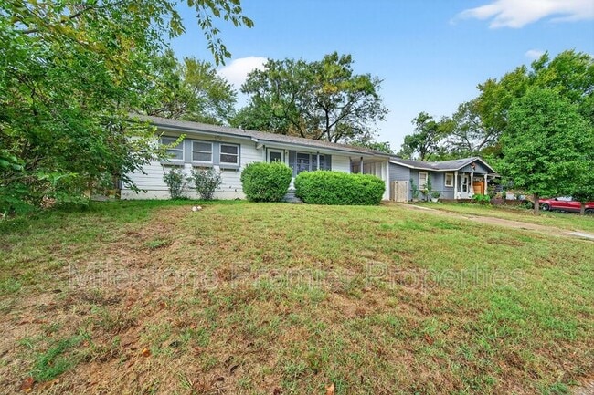 Foto del edificio - 1112 Redbud Rd