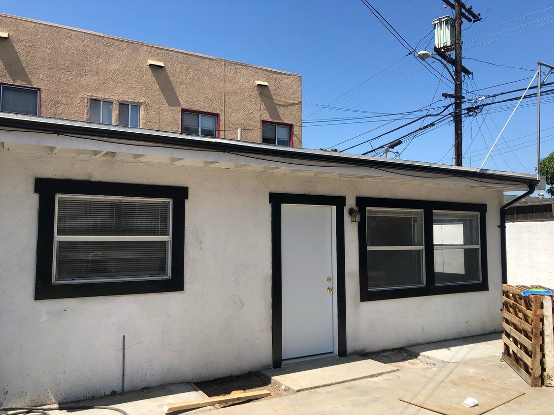 Frente - 1132 N Loma Vista Dr