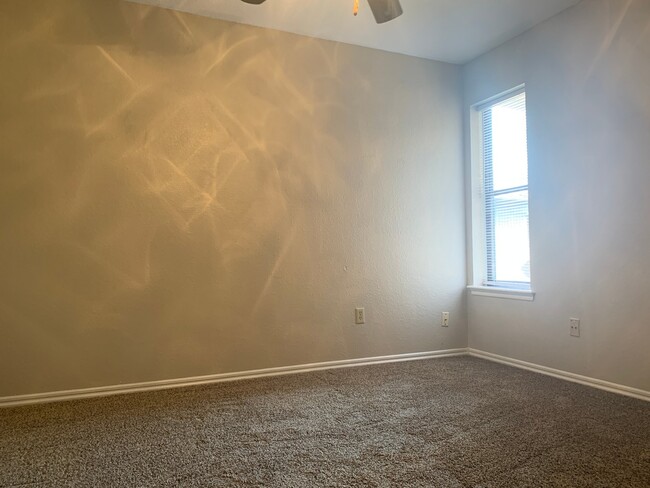 Foto del edificio - Westside Duplex for Lease near Sooner Mall!!!
