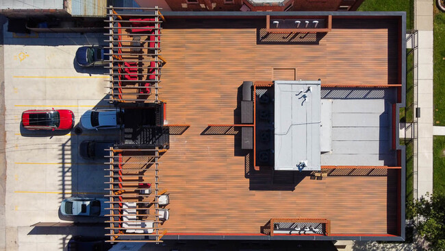Building Photo - 3329 N Avers Ave