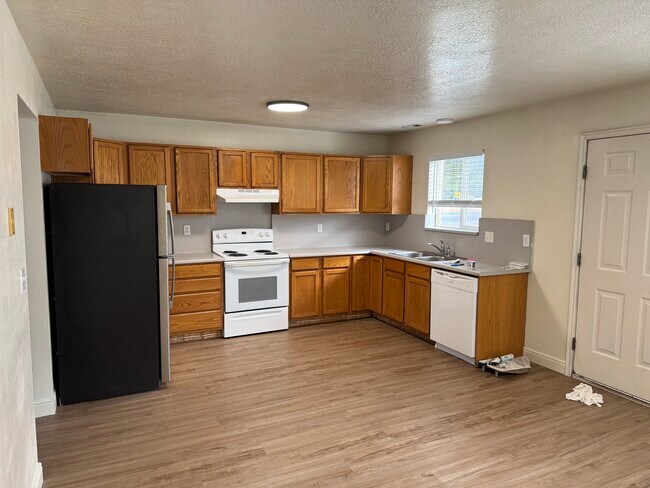 Building Photo - 1392 N 260 W