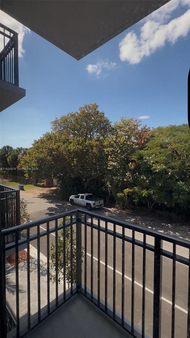 Foto del edificio - 20 NE 19th Ave