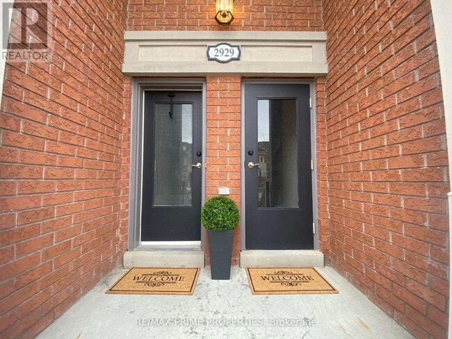 Building Photo - 2929 Bur Oak Ave