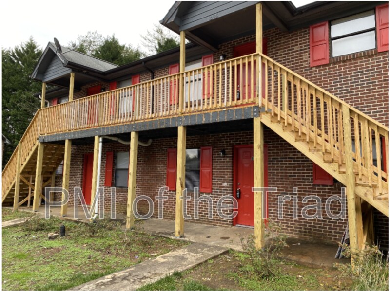 Primary Photo - 1500 Oakshire Ct